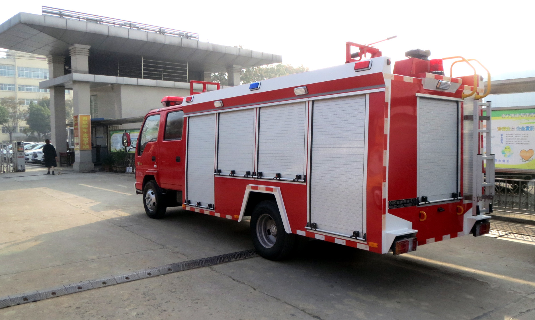 五十鈴2噸水罐消防車